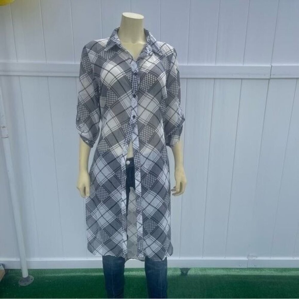 Derek Heart Black & White Long Button Down Top Size L